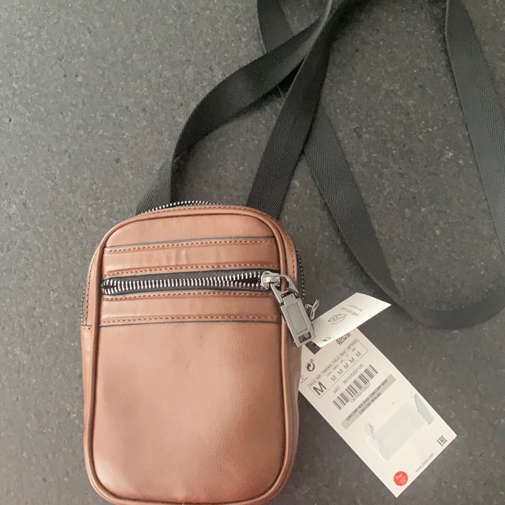 Cute Zara satchel:)